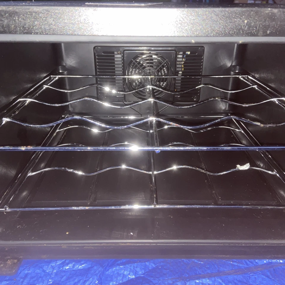 艾默生 8 瓶葡萄酒冷藏箱冰箱酒窖冰箱-型号 FR24RD-可用  — 第 3/4 张图片