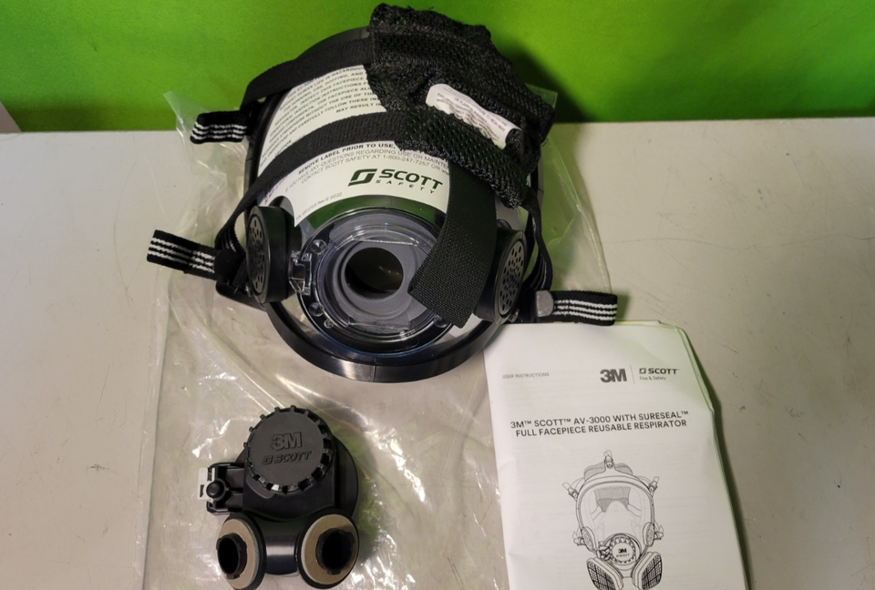 3M Scott Safety AV-3000 Full Face Respirator/w AV-632 Bayonet Adapter ...