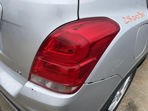 OEM 2024-2025 Chevrolet Trax Passenger Right Side Tail Light – Stop Bulb Trunk Lamp Assembly