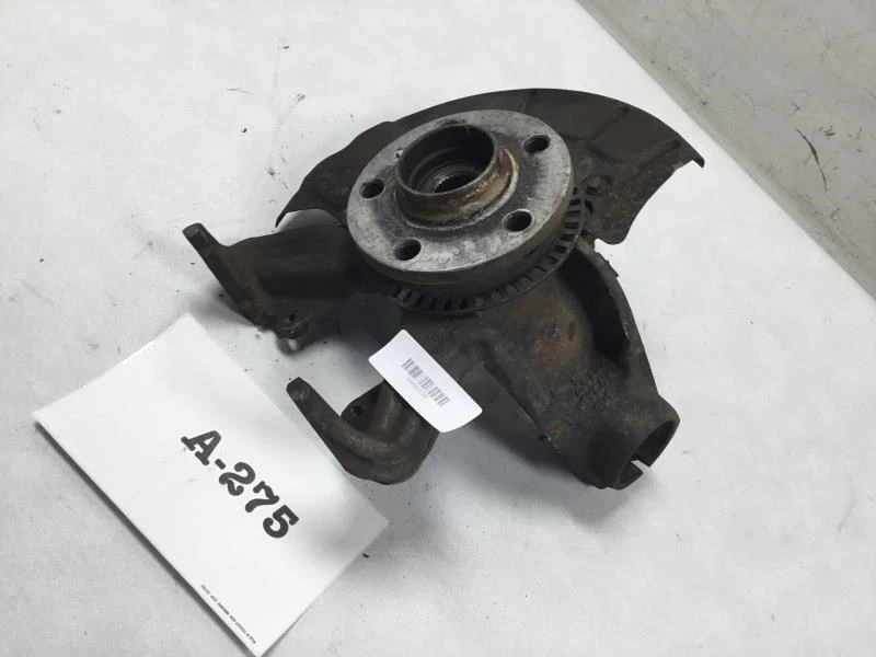 Volkswagen Jetta 2004 sedán eje delantero derecho nudillo Foto 3 de 4