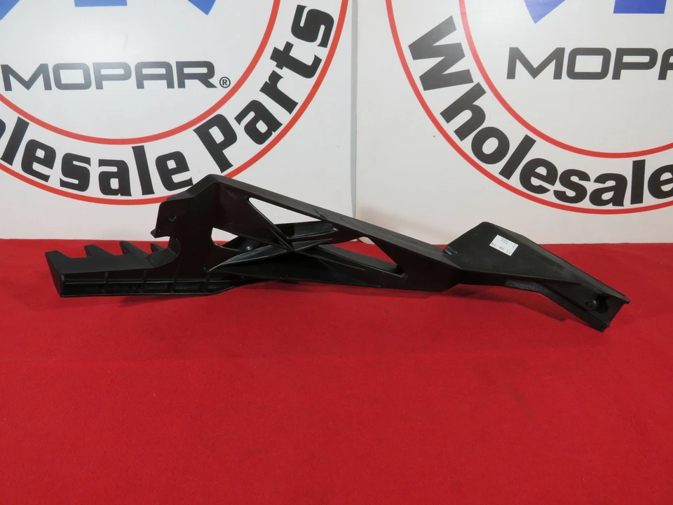 Soporte de montaje para guardabarros delantero izquierdo GRAND CARAVAN CHRYSLER TOWN&COUNTRY NUEVO MOPAR Foto 2 de 4