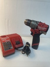 MILWAUKEE TOOLS 3404-20 Hammer Drill/Driver W/1.5 Ah Battery & Charger - Used