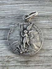 Médaille religieuse Ancienne « Saint Michel » - Metal Argenté