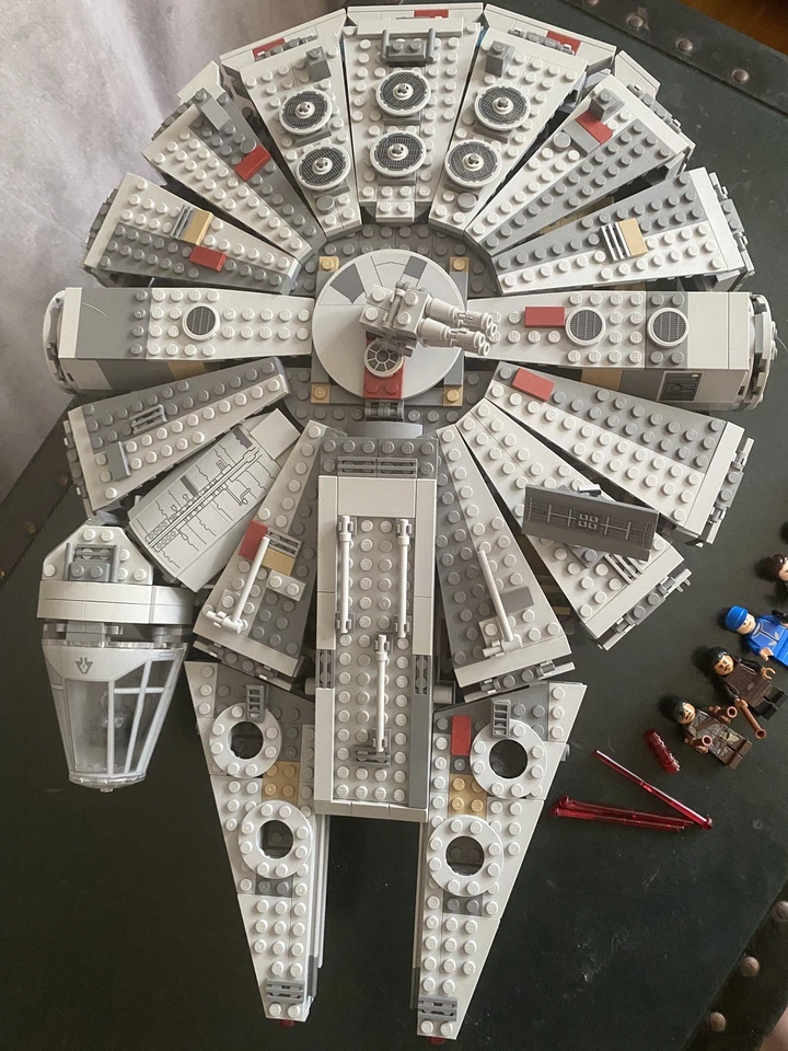 LEGO Star Wars: Halcón Milenario (75105) Juego 100% Completo Construido Retirado Foto 3 de 4