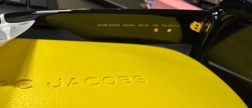 Marc Jacobs Polarized Grey Shaded Square Ladies Sunglasses CASE INCLUDED - Image 4 of 4