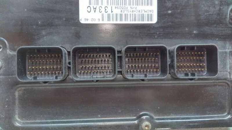 Módulo de control electrónico ECM del motor F05094696AB compatible con Dodge Magnum H23 2005 Foto 3 de 4