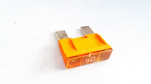 Volkswagen Golf 2002 Fuses D3902, 32V  40A #1007813-69