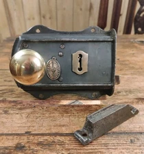 Quality Victorian Rim Lock, Brass Door Knobs & Cast Iron Keep. Universal Fit