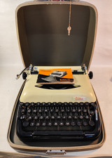 DDR Travel Typewriter Typewriter Erika Model Mod. 10 Beige-Black 50s