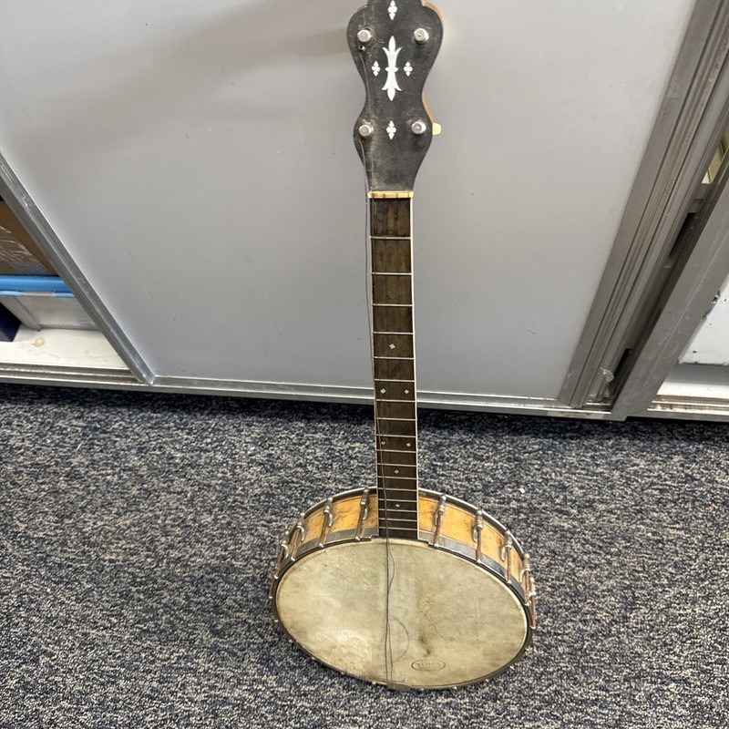 Elton Banjo