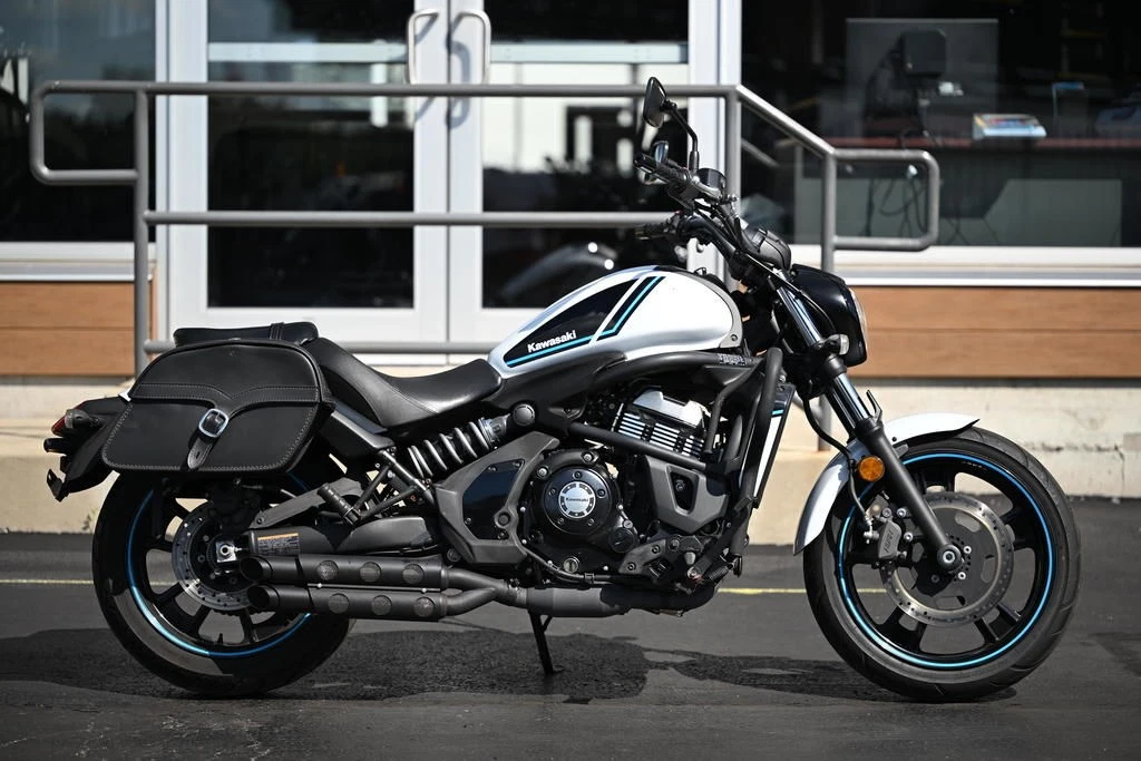 Poignées De Guidon Moto - Compatibles Kawasaki VN 900, 1600, 1700 Vulcan, W650, W800 - Couleur Noir - Neuf