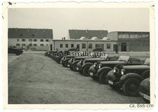 Orig. Foto Wagenpark Kübelwagen Pkw Krad Flak.Rgt.8 in Kaserne FÜRTH Bayern