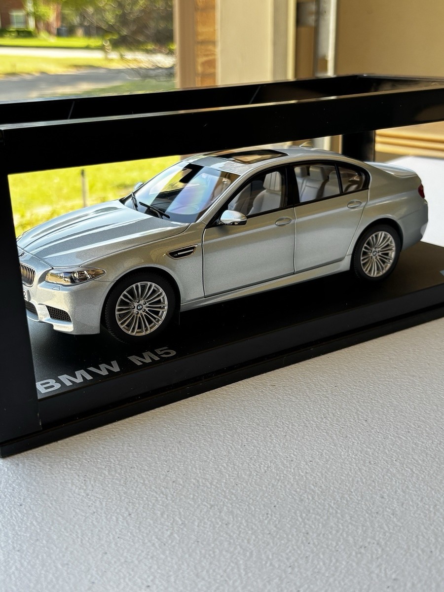 BMW F10 M5 1:18 Paragon Silverstone II Silver Opening Parts Dealer