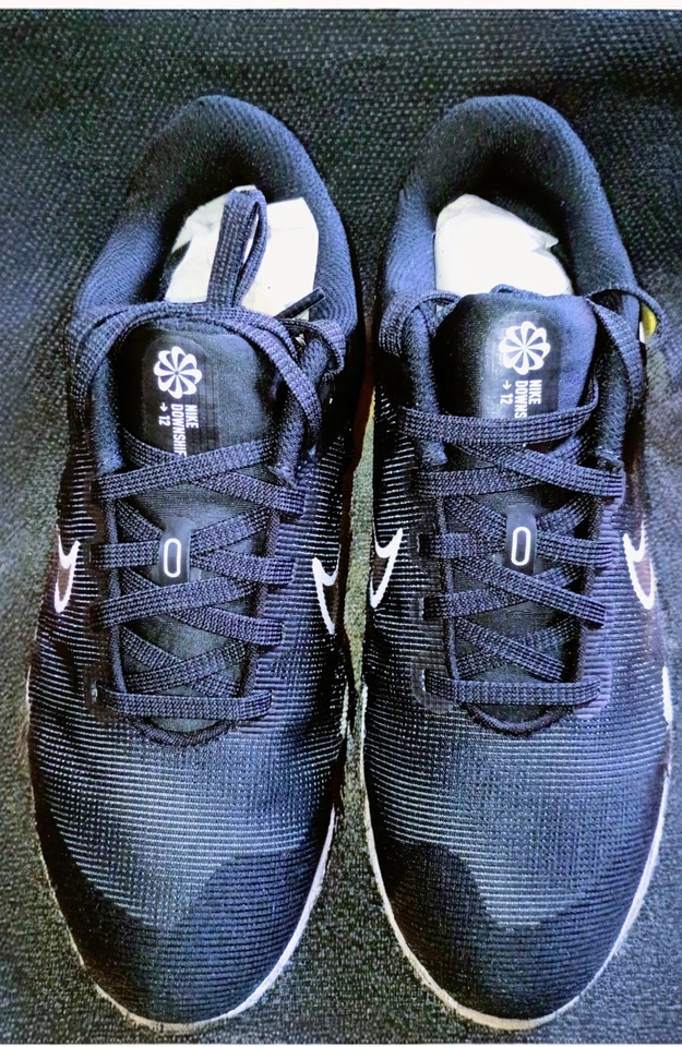 Nike Downshift 12 Nuevo Para Hombre Talla 6 En Negro/Blanco con Caja y Etiquetas Foto 2 de 4