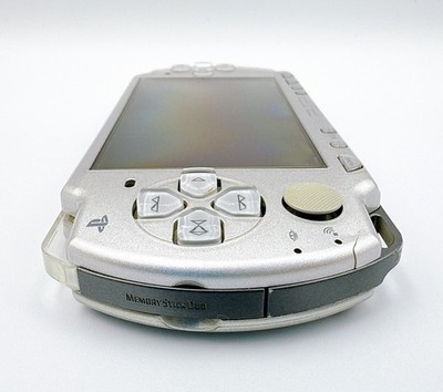 PSP-3000　PCH-2000 Sony PSP-2000 Console Silver Complete in box Region free w/4GB