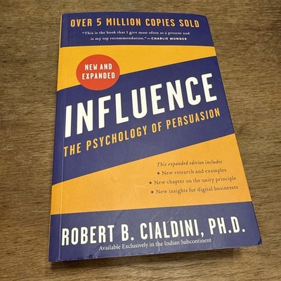 Influence : The Psychology of Persuasion (New and Expanded) LIKE NEW