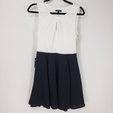 Express Fit & Flare Mini Dress Sz 4 Colorblock White Black Pleated Party Skater