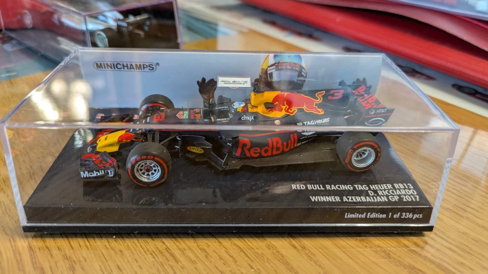 RedBull RB13 #3 Ricciardo Winner Azerbaijan GP 2017 1/43 F1 Minichamps Red Bull - Immagine 4 di 4