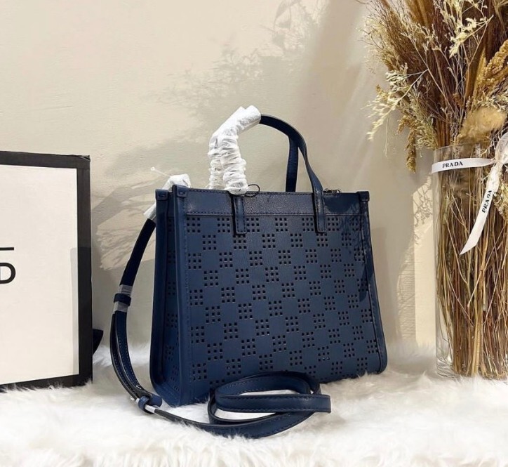MARC JACOBS Perforated Grind Tote Bag H007L01SP22 NWT SRP