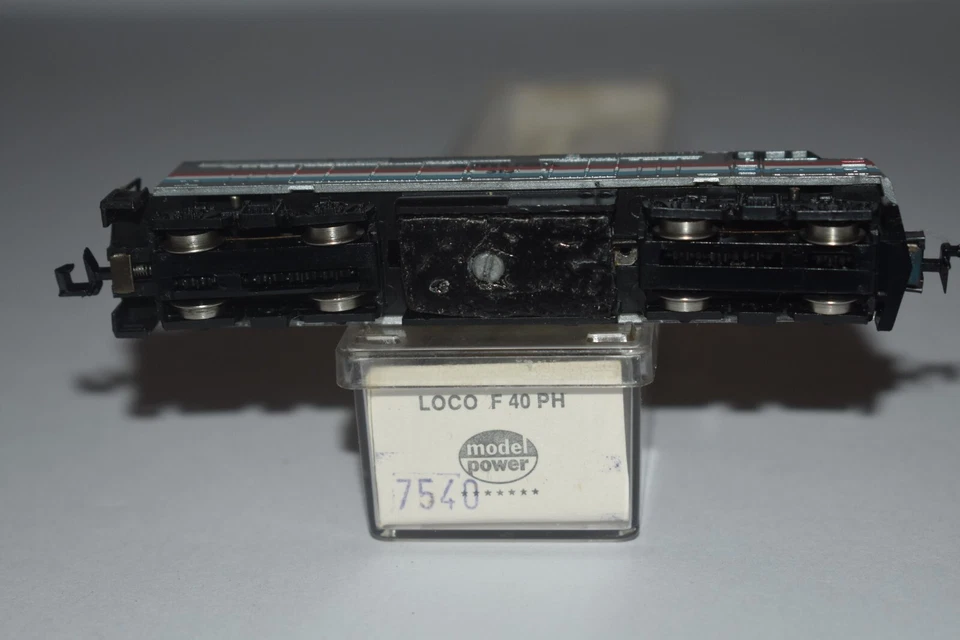 N Scale Model Power Amtrak F40PH Diesel Locomotive C50834 - Image 3 of 3