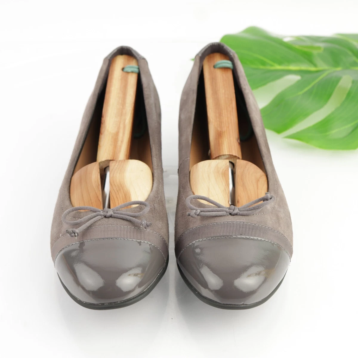 Clarks Women s Un Blush Flats Size 8 Slip On Shoe Bow Cap Toe Gray