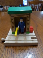 Thomas Friends Wooden Railway Conductor Shed Building Working 2001 Vintage EUC