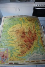 ANCIENNE CARTE SCOLAIRE MURALE HACHETTE 16 16bis FRANCE MASSIF CENTRAL VIDAL LAB
