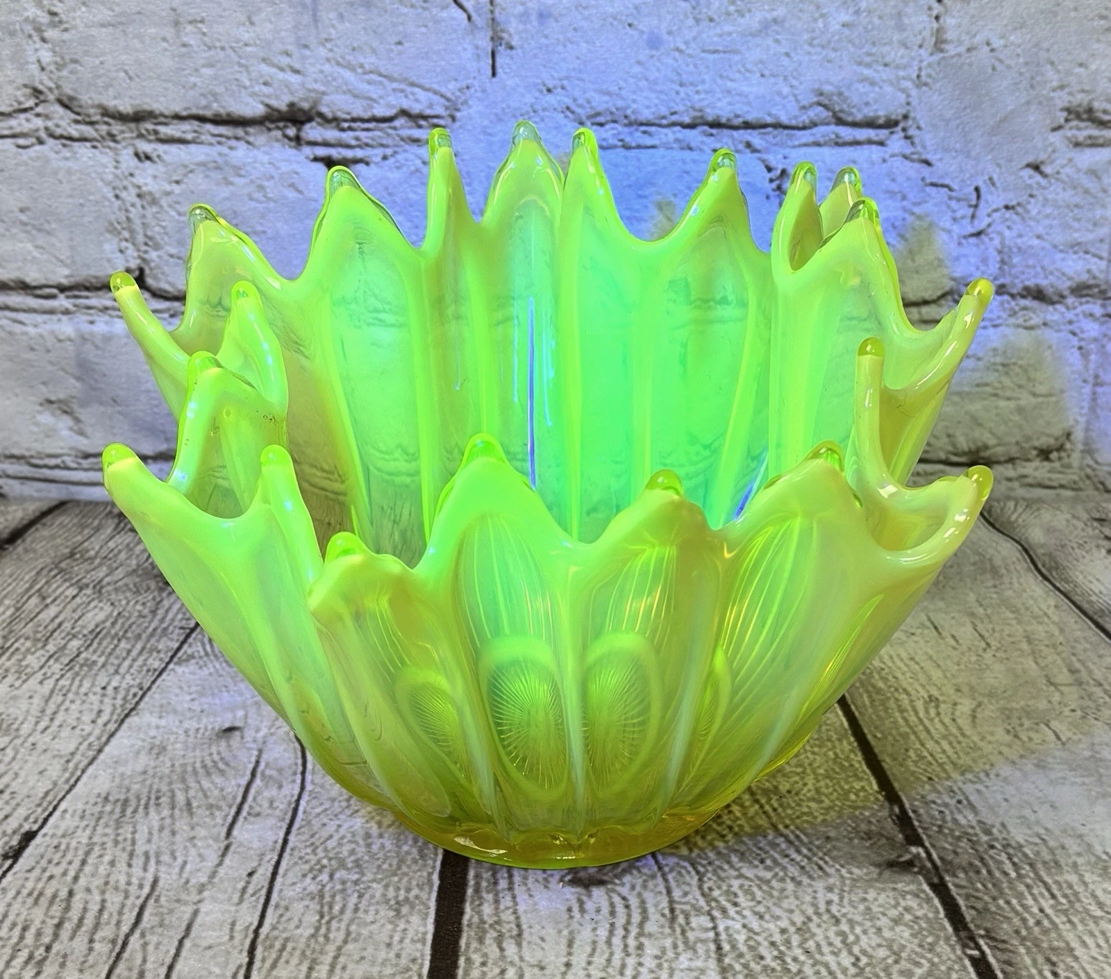 Vintage Fostoria Heirloom Vaseline Uranium Glass Handkerchief Bowl Opalescent UV