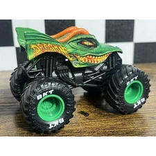 Monster Jam Dragon Truck Green 1/64 Car Series 32 Spin Master 2023 BKT Tires