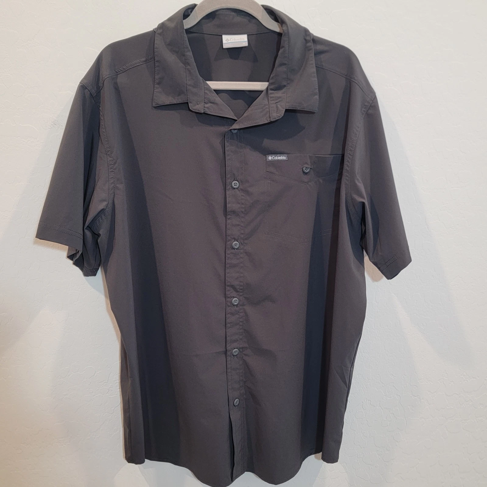 Columbia Men's XL Gray Short Sleeve Button Down Performance Stretch Hiking Shirt
Opens in a new wind