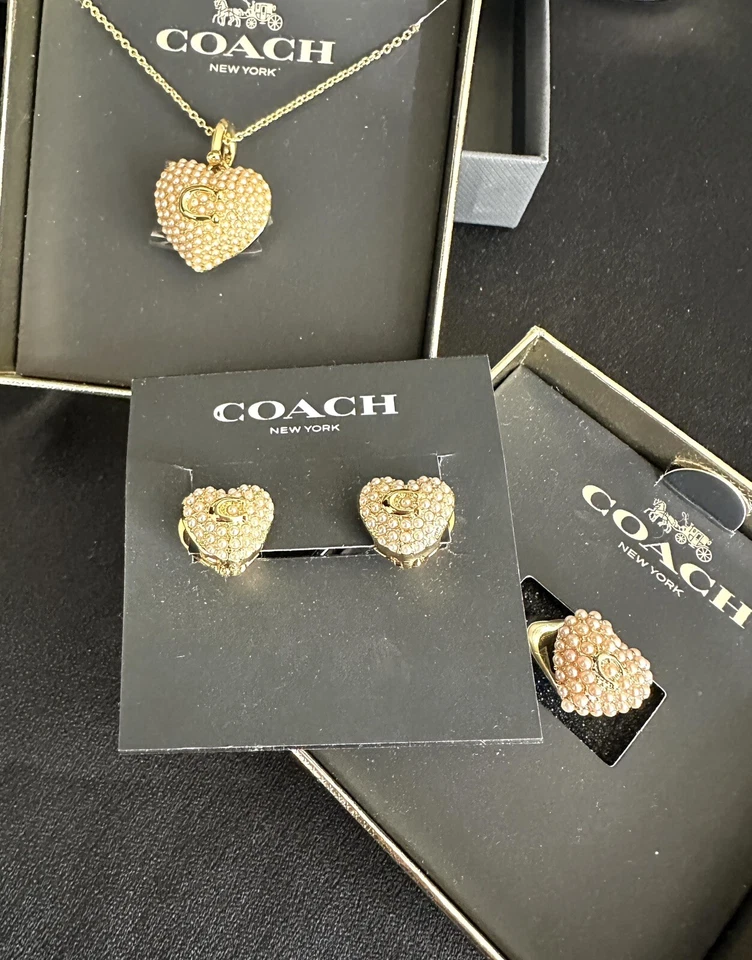 Conjunto COACH/Colar de Coração de Fechadura/Conjunto de Brincos/Pavê de Pérolas Vintage/Ouro - Imagem 4 de 4