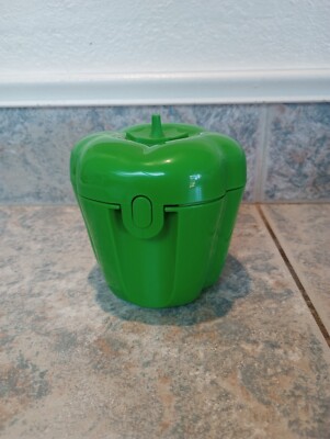 TUPPERWARE  GREEN BELL PEPPER KEEPER - New - Never Used