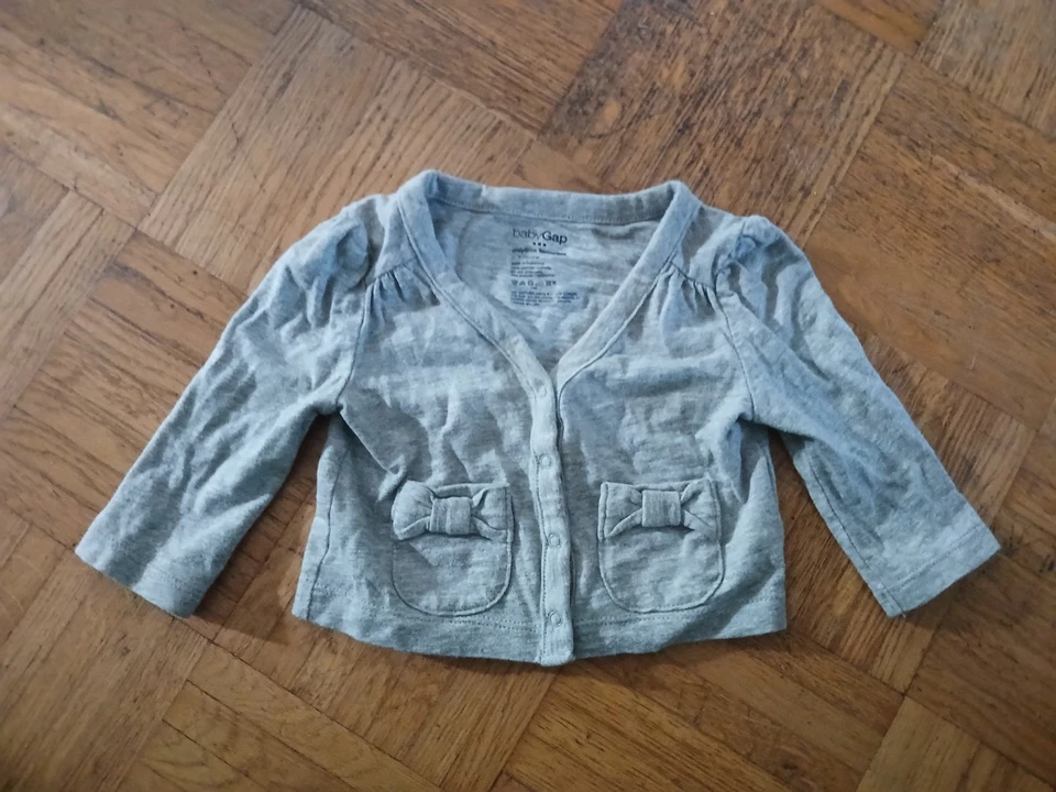 Baby GAP graue leichte Jacke Shirt Cardigan Gr. 3 - 6 Monate / 56
