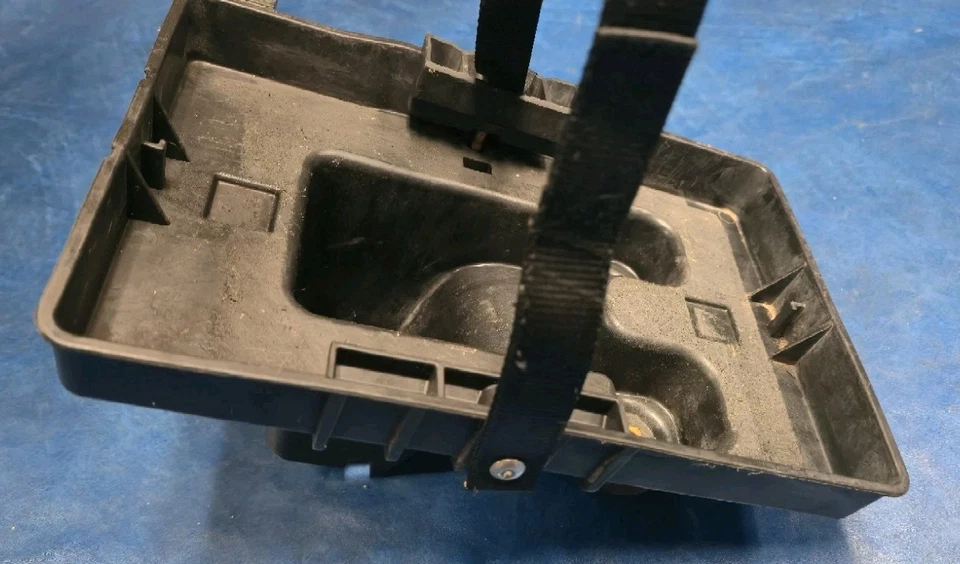 Ford Mustang 2005-2014 montaje en bandeja de batería 4R33-10723-A OEM Foto 4 de 4