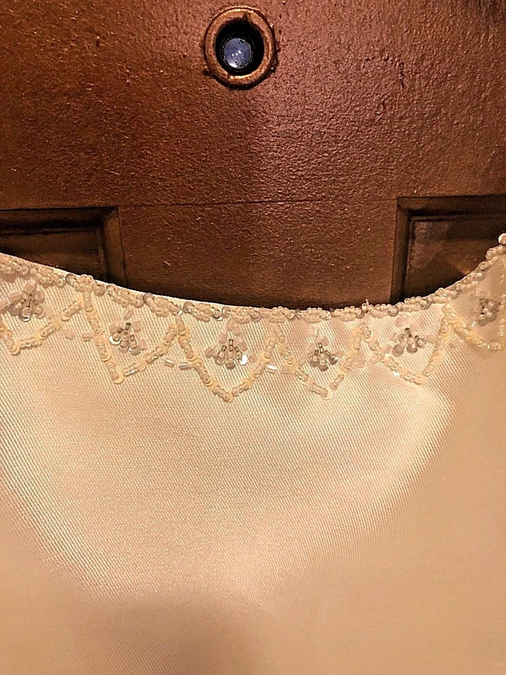 Vestido de novia Pronovias Barcelona marfil con faja/tren beige - talla 8 Foto 4 de 4