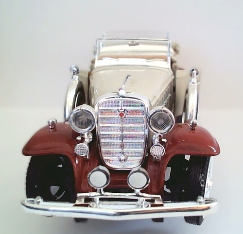 Anson Classic 1932 Cadillac Sport Phaeton V 16 Diecast Model Car - Picture 5 of 8
