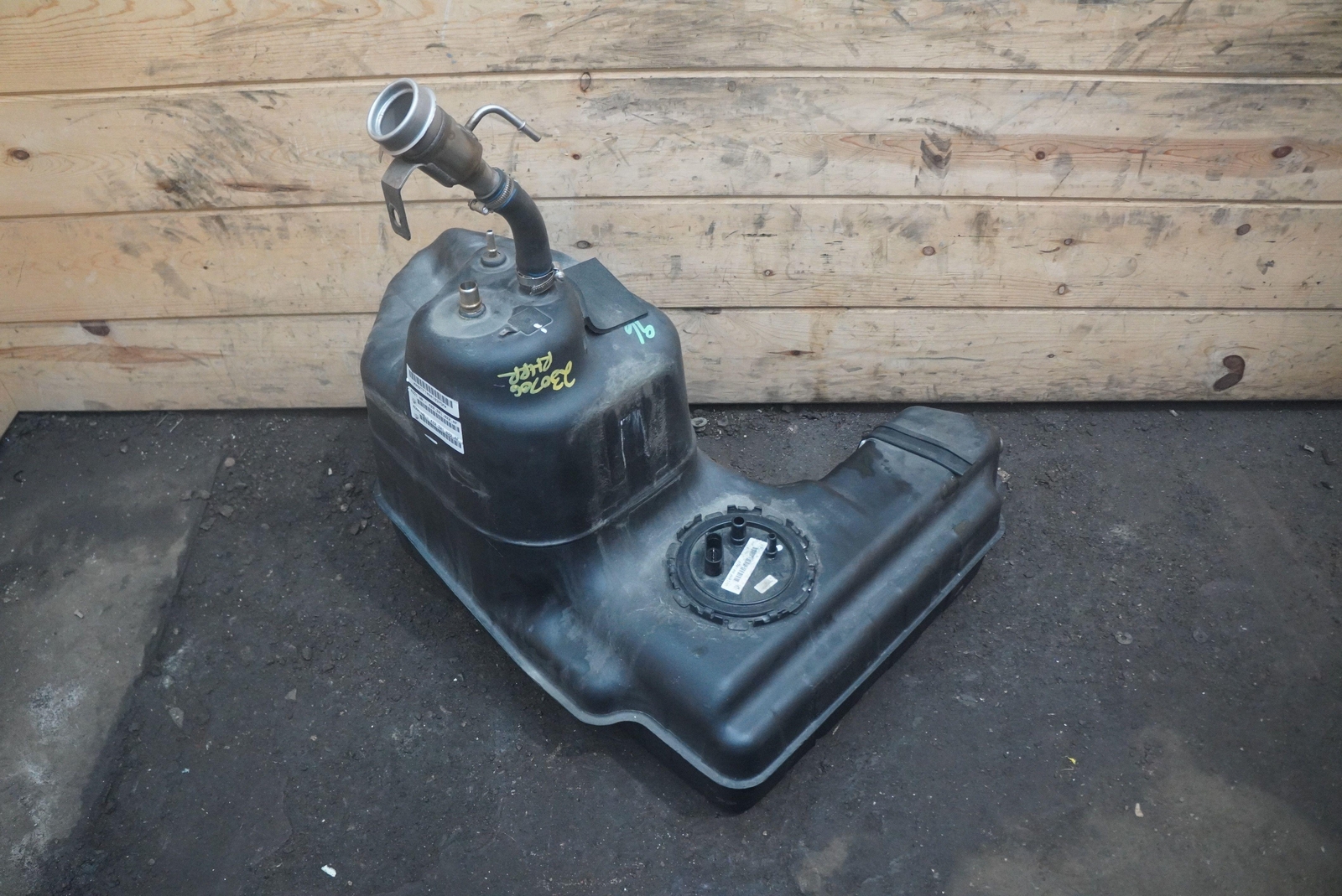 Right Gas Fuel Tank Coupe 420201022AF OEM Audi R8 2010-15
