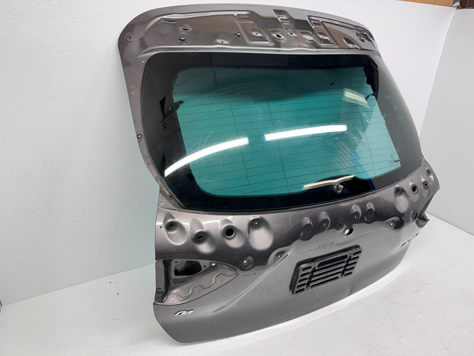 2017-2024 MASERATI LEVANTE REAR TRUNK LID TAILGATE SHELL w/ Glass Heat OEM M161