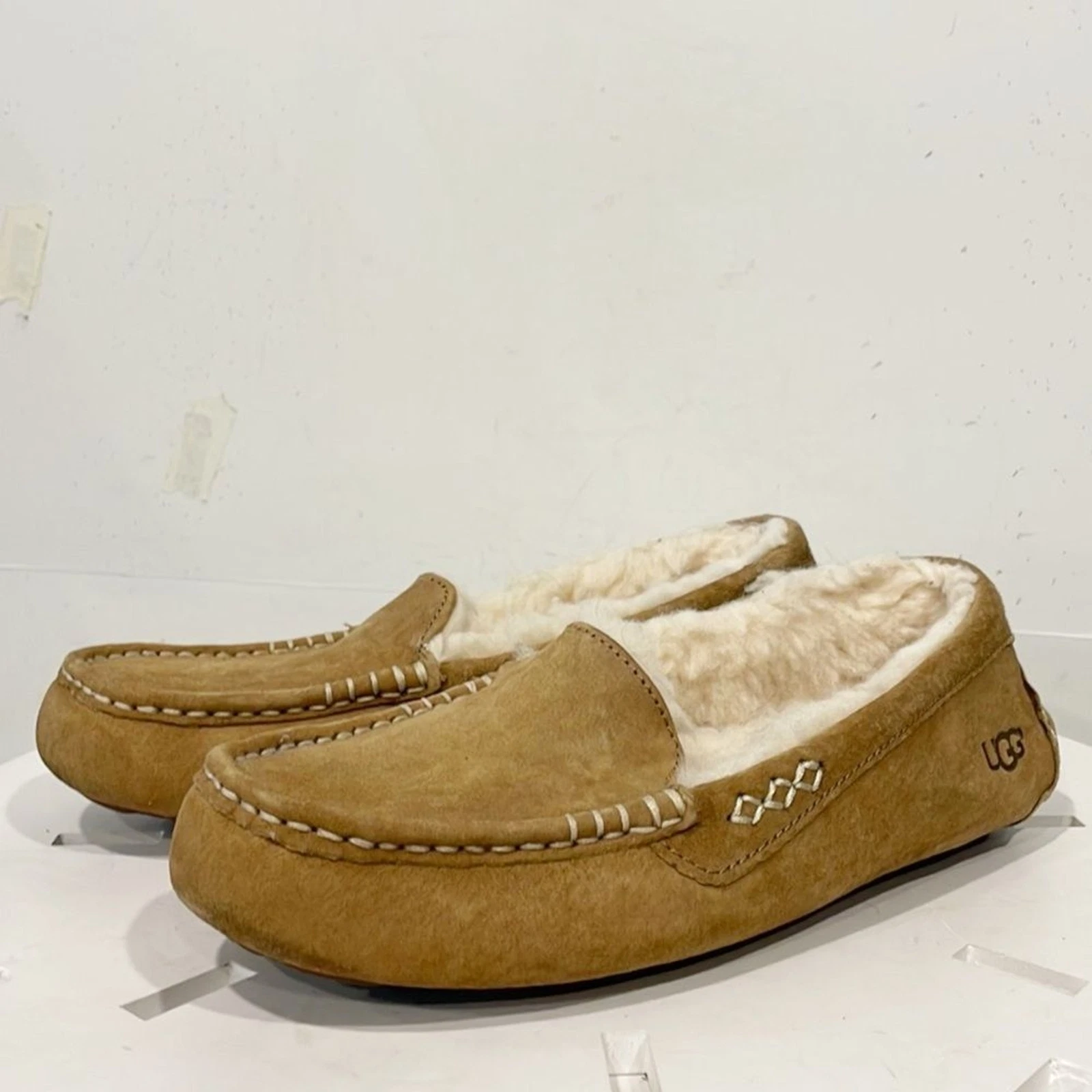 Mocassini pantofole Ugg vera pelle scamosciata da donna taglia 8 Ansley marrone