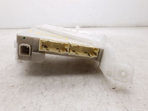 11 12 13 LEXUS CT200H 1.8L 4CYL CABING FUSE JUNCTION BOX ASSEMBLY - Picture 3 of 12