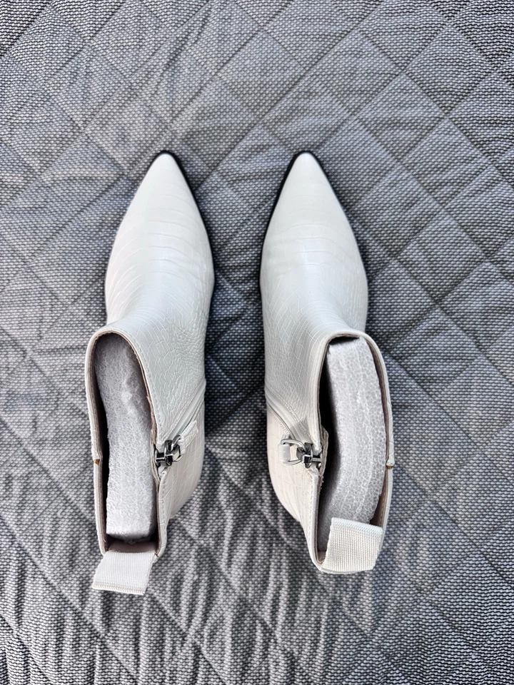 Botines Steve Madden para mujer blancos en punta con estampado de piel de serpiente talla 6,5 NUEVOS SIN CAJA Foto 3 de 4