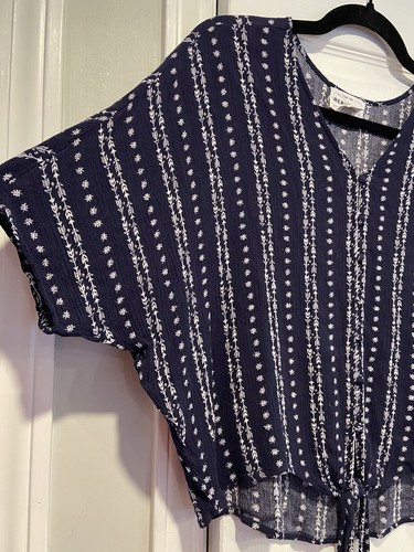 For The Republic Size S Navy Blue Boho Short Sleeve Cropped Front Knot Top - Picture 2 of 10