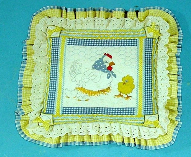 VTG 1983 CRAFT HOW TO BOOKLET - RIBBONS & LACE COUNTED CROSS STITCH PILLOWS - Image 3 of 4