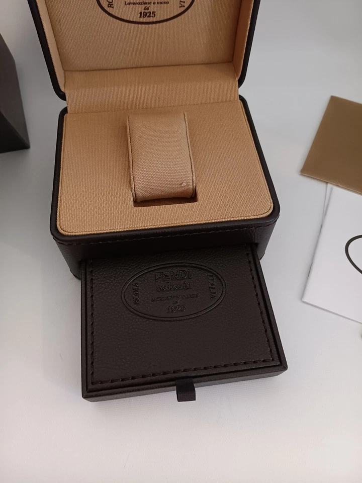 Estuche de almacenamiento de reloj FENDI Selleria con cajón  Foto 4 de 4