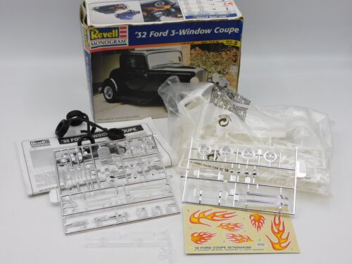 Revell Monogram '32 Ford Coupe 1/25 Vintage Car Plastic Kit 85-7605 W Box