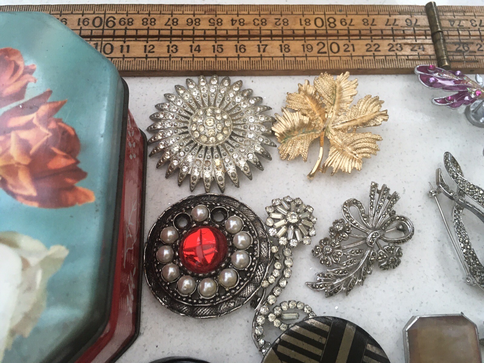 Vintage Jewellery Lot, Some For Repair, All In Vintage Tin, Vintage