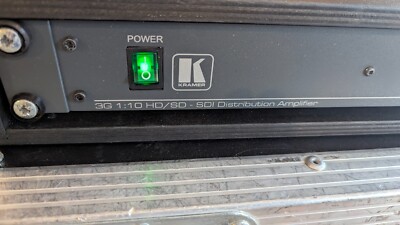 Kramer VM-10HDxl 10-fach 3G HD-SDI Dist. Verstärker aus Sperrholzvlies mit Koffer
