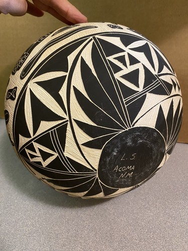 Sig LS ACOMA Pottery handmade Hand carved Lg Pot Loaded wFigures Native American - Picture 9 of 12