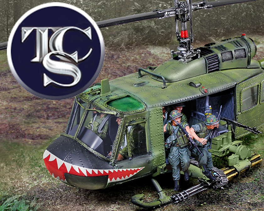 THE COLLECTORS SHOWCASE HUEY HELICOPTER CS01180 VIETNAM WAR