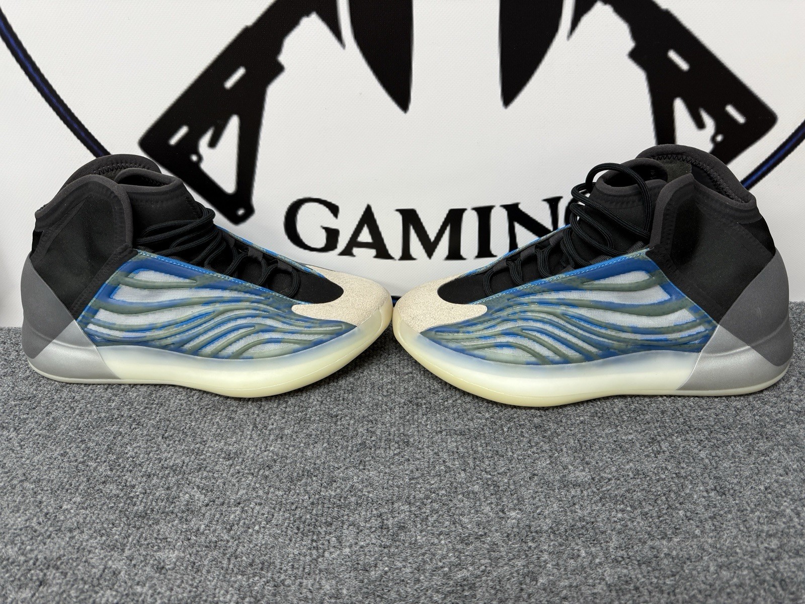 SAOLA Adidas Yeezy QNTM "Frozen Blue" Taglia 11 OTTIME CONDIZIONI SENZA SCATOLA Spedizione gratuita!